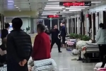 男子情緒崩潰在醫(yī)院走廊連扇耳光，滿滿的無力感看了很...