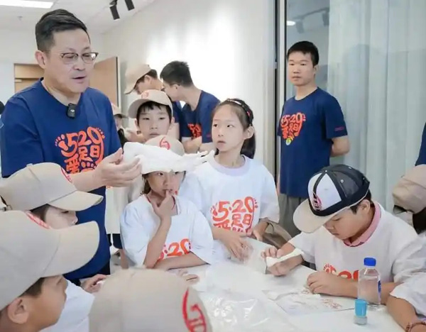 第十個(gè)愛足日｜忽視足部健康會(huì)引發(fā)關(guān)節(jié)疼痛、脊柱側(cè)彎？六院等共建兒童足弓健康研究中心